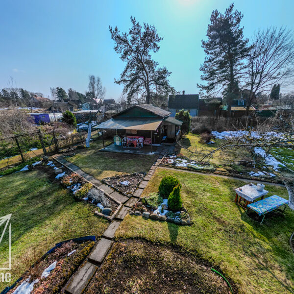 Vasarnīca gleznainā zemes gabalā tieši pie Zirgezera