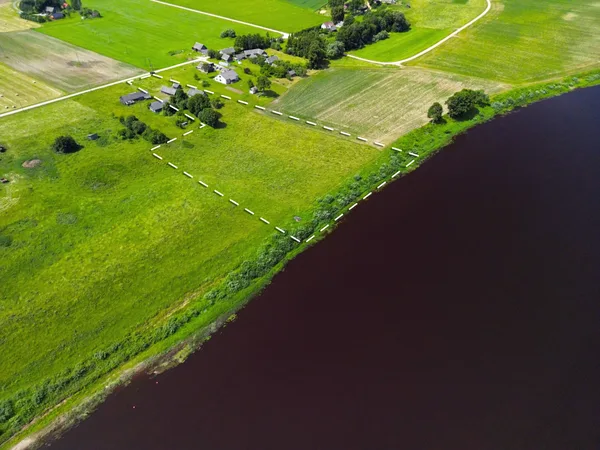 Piemērs, kā varētu iezīmēt īpašuma robežas uz aerofotogrāfijas.